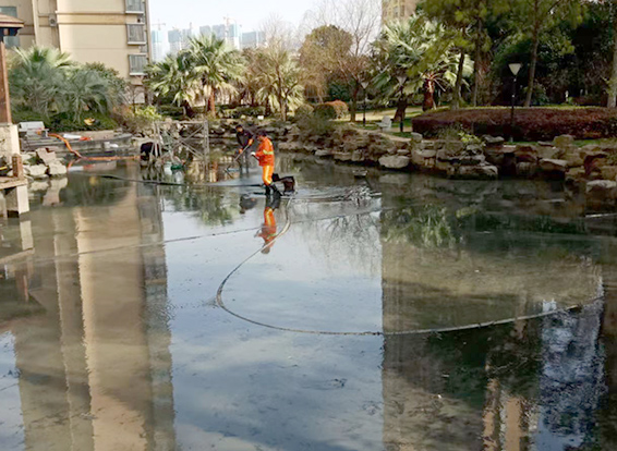 茶山镇景观池淤泥清理