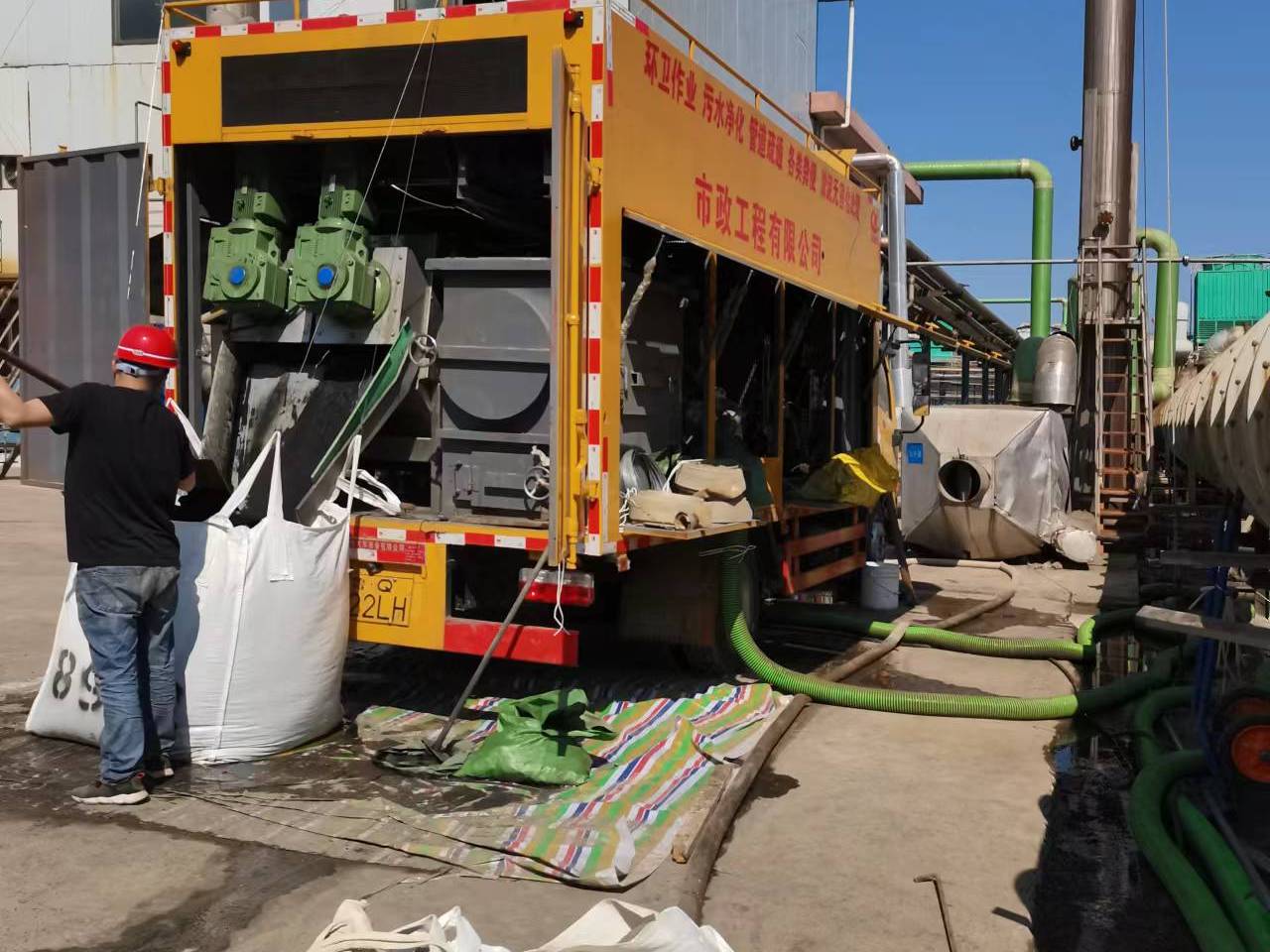 茶山镇淤泥压干处理